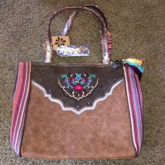 Trenditions Handbags - Trenditions bag with colored detail! New w Tags